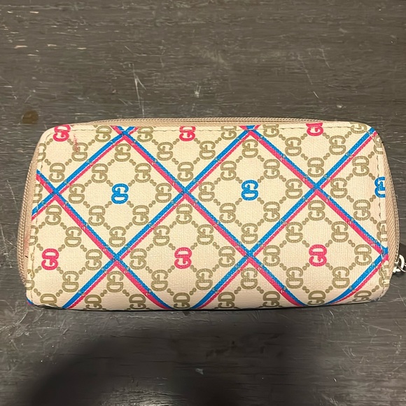 A simple wallet - Picture 1 of 3